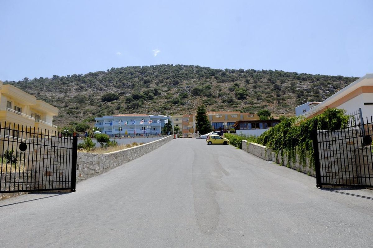 Koni Village - teren hotelu