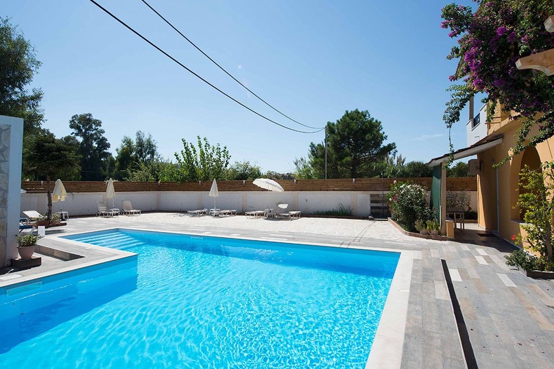 Kormoranos Beach - basen