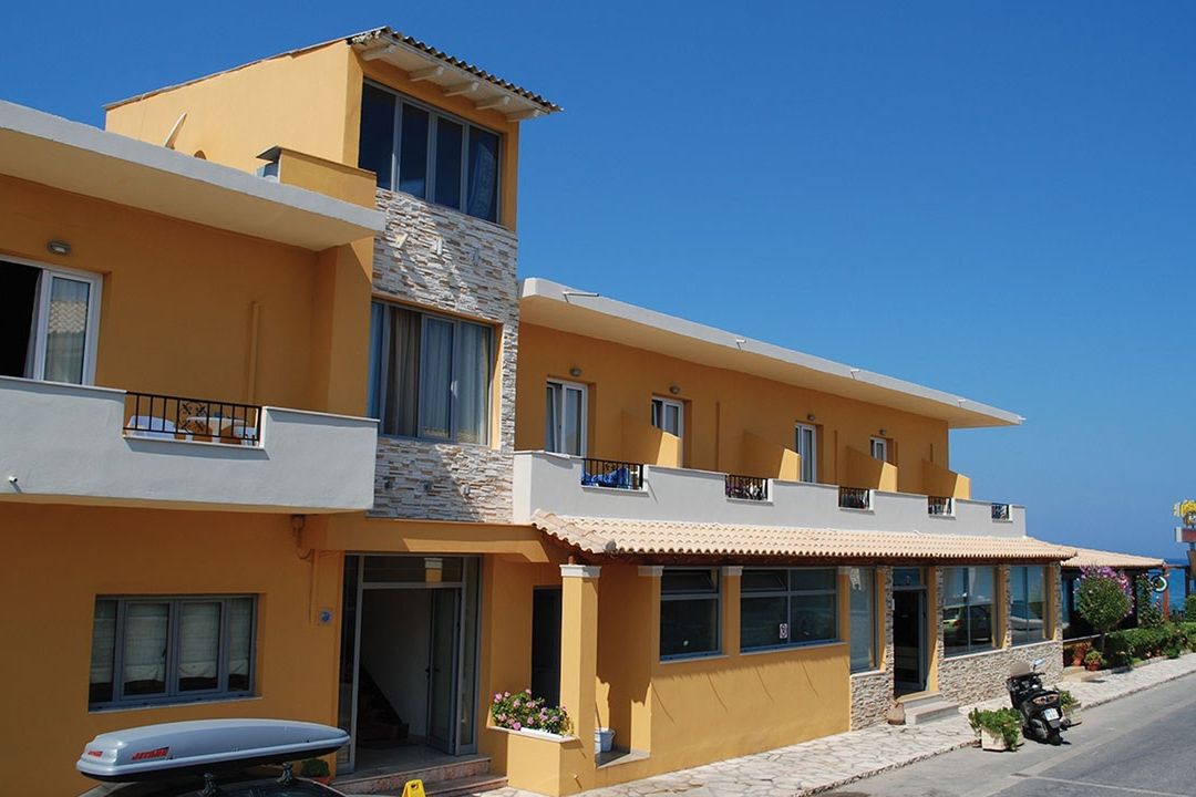 Kormoranos Beach - budynek główny