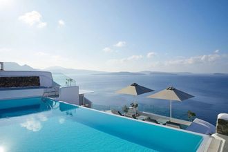 La Perla Villas and Suites