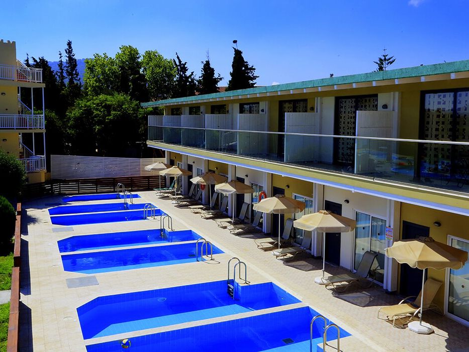 obiekt, teren hotelu, basen