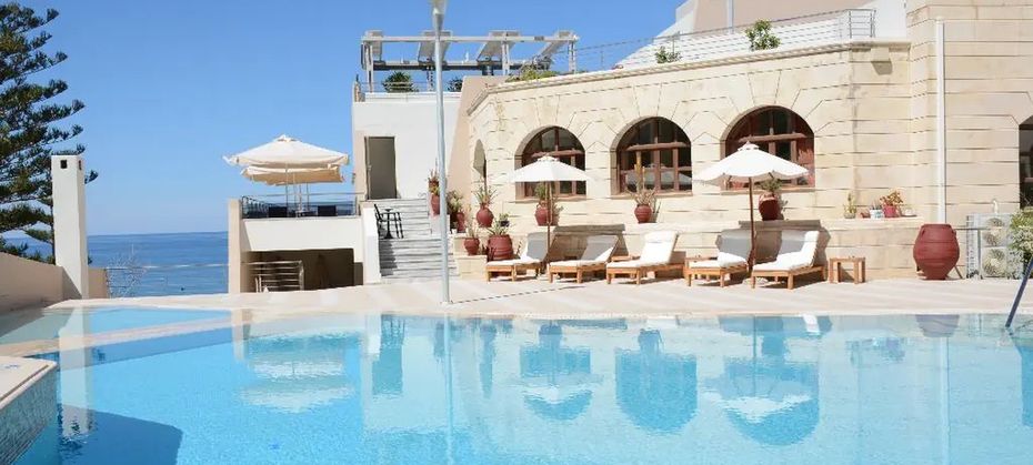 Macaris Suites and Spa