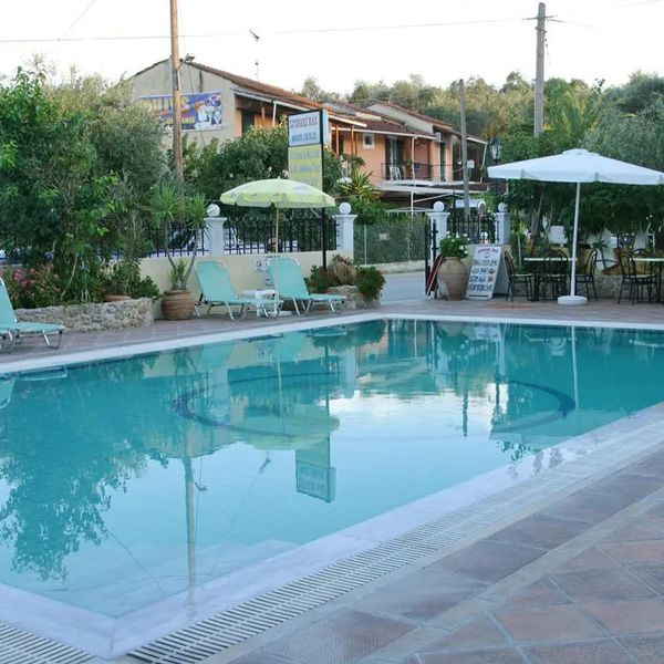 Makis Louvlis Apartments