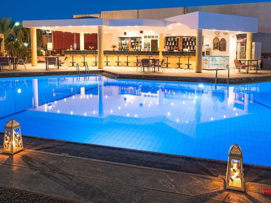 pool bar