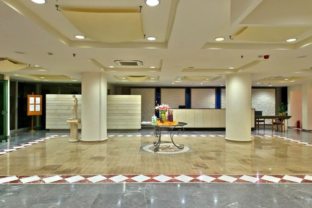 Minos - recepcja / lobby