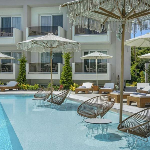 Mirablue Deluxe Residences