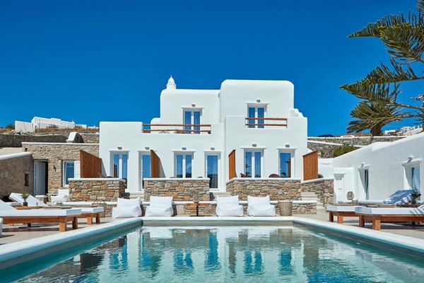 Mykonos Waves Beach House Suites