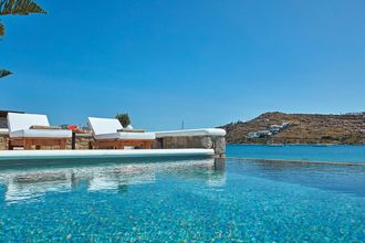 Mykonos Waves Beach House Suites