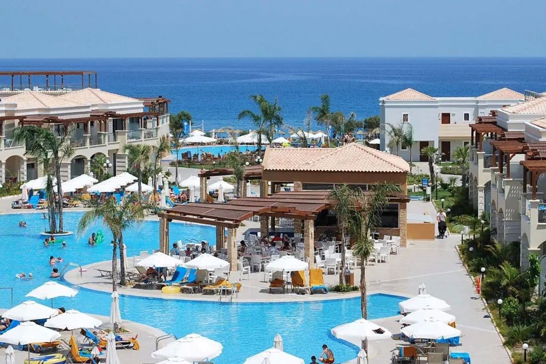 Mythos Beach Resort - basen