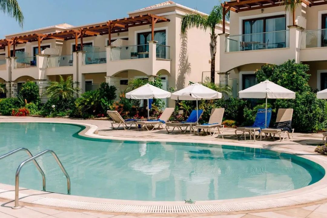 Mythos Beach Resort - basen