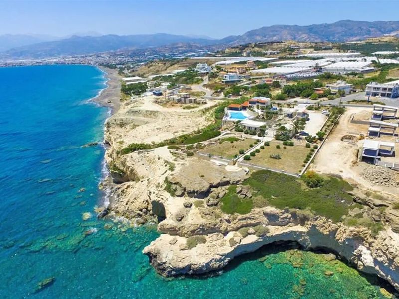 Nicolas Apartments 3*