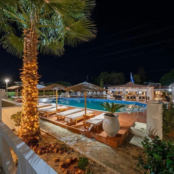 Nikos Apartments