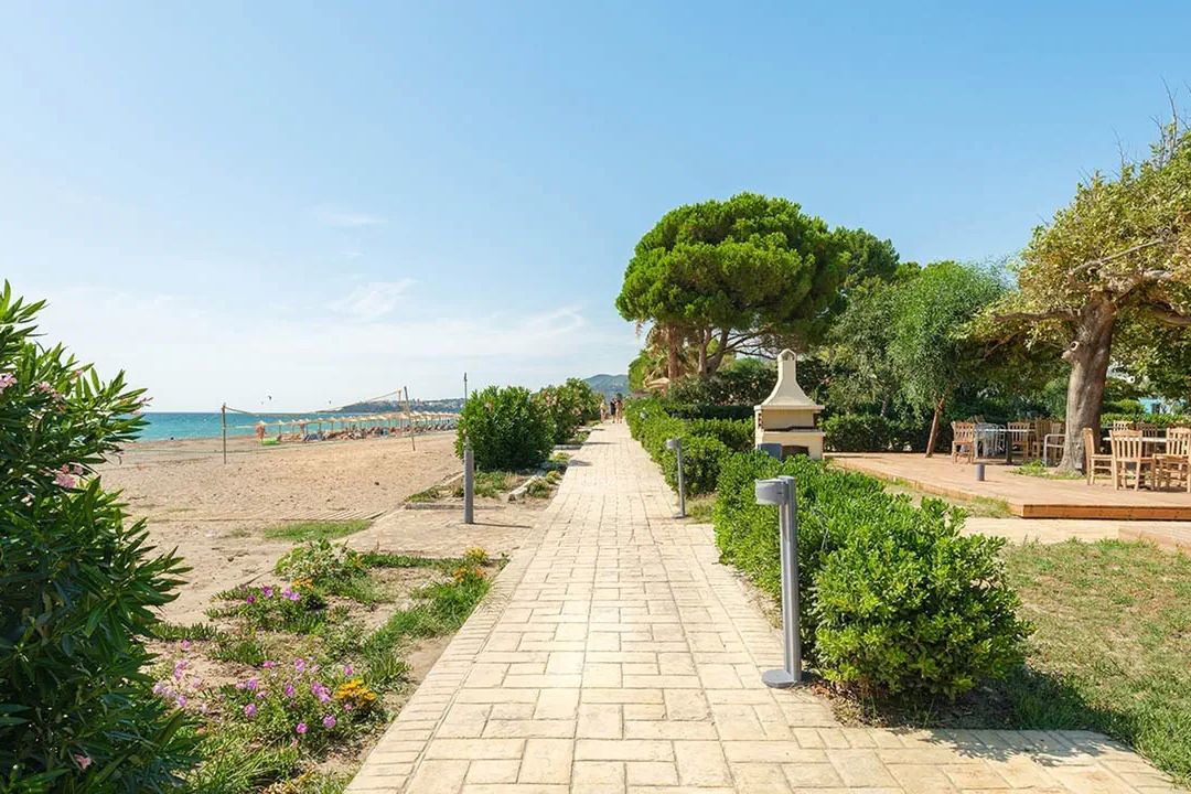 Ninos Grand Beach Resort (ex. Preveza Beach) - teren hotelu