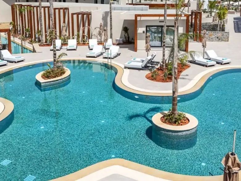 Noble Hotel and Suites