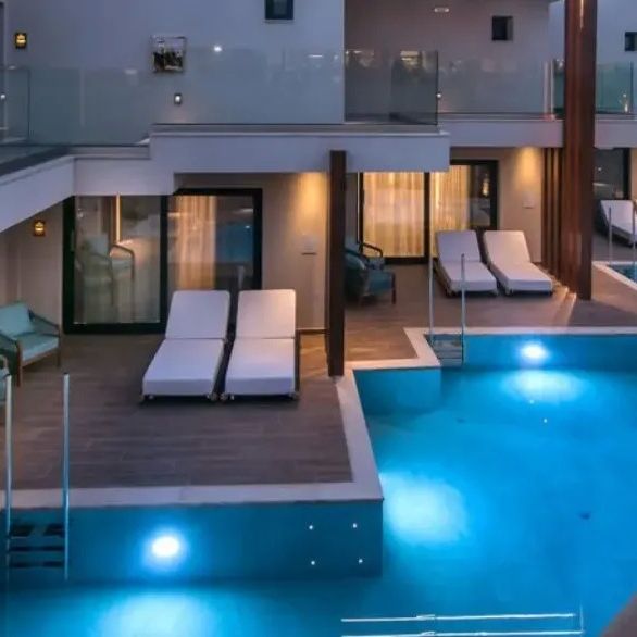 Noble Hotel and Suites