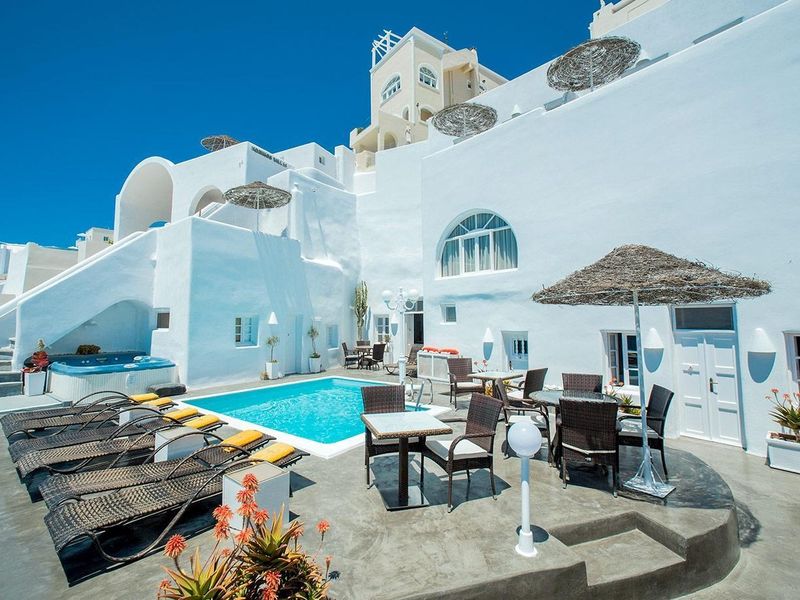 Nomikos Villas 4*