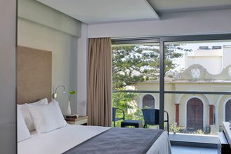Oktober Downtown Rooms