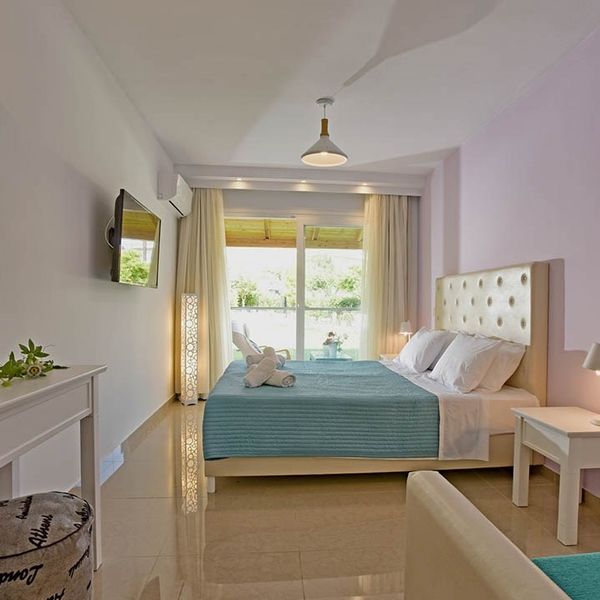 Palapart Gikas Studios & Suites