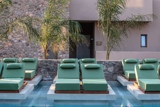 Paralos Venus Suites ex Venus Mare