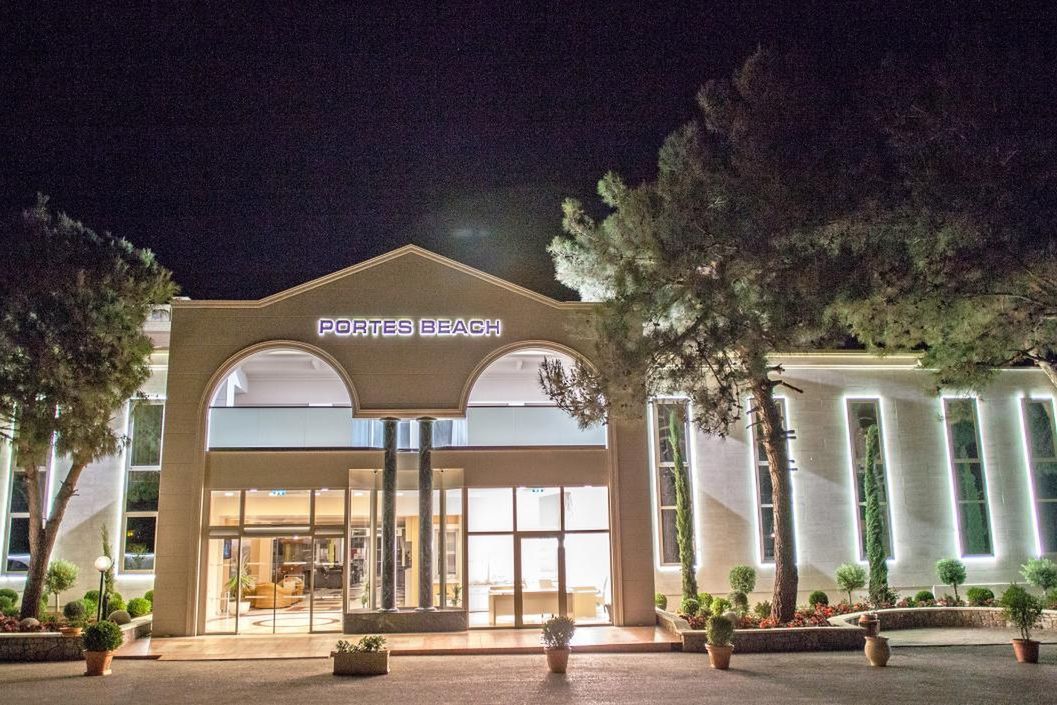 Portes Beach - budynek główny