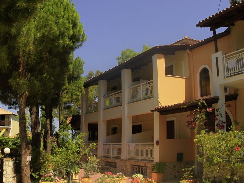 Pyrgaraki Studios & Apartments