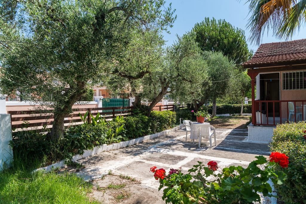 Roussa's - teren hotelu