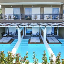 Royal Suites Polichrono