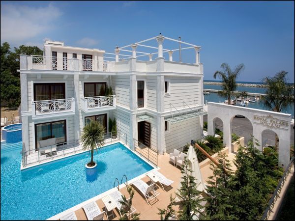 Royal Palace Resort & Spa