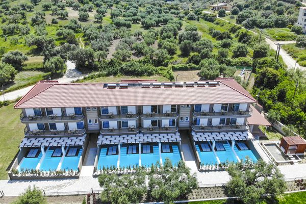 Royal Suites Polichrono