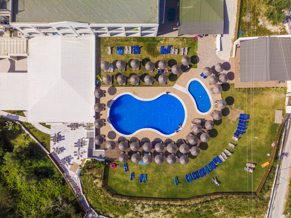 teren hotelu, basen, wakacjepl