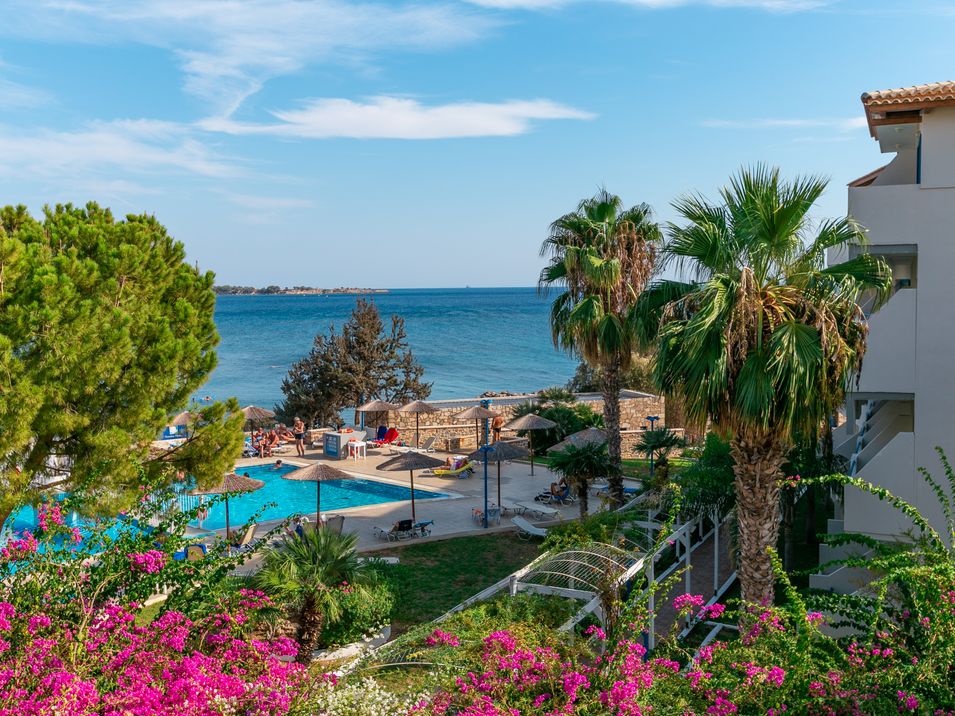 teren hotelu, basen, wakacjepl