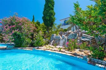 Sunrise Village (Petalidi)