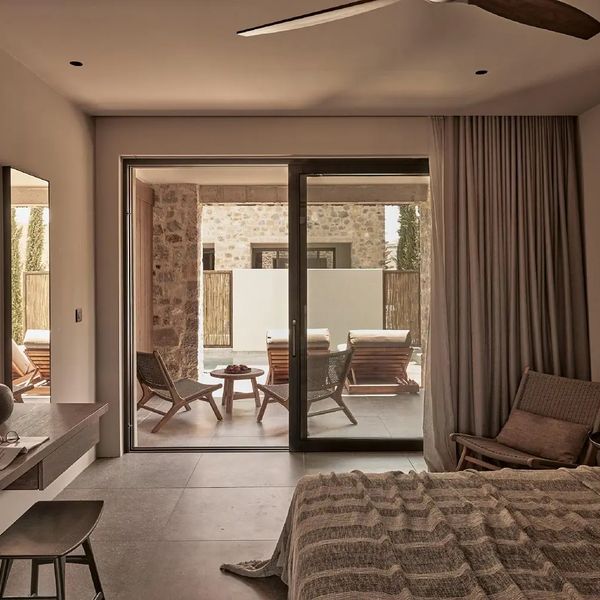 Theros All Suite
