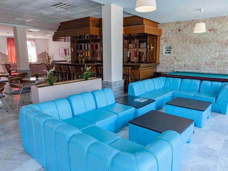 lobby bar