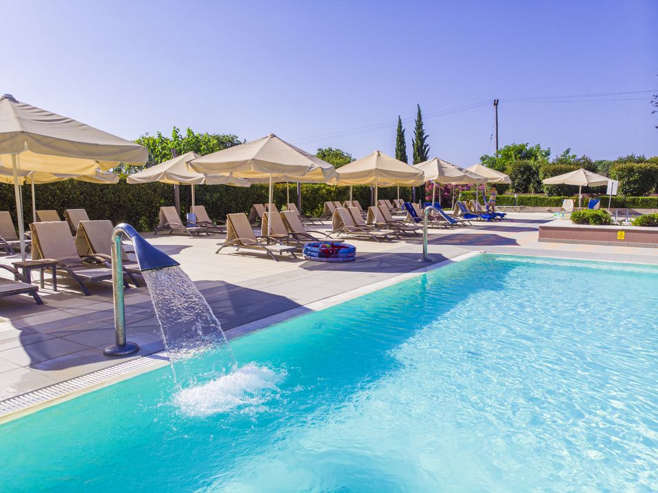 teren hotelu, basen, wakacjepl