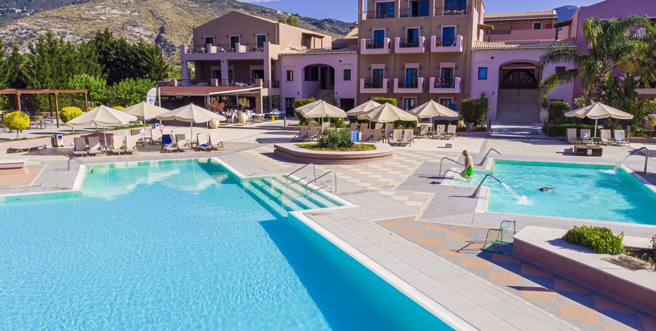 teren hotelu, basen, wakacjepl