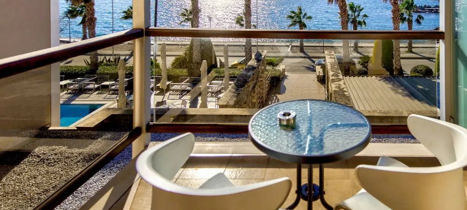 Valis Resort
