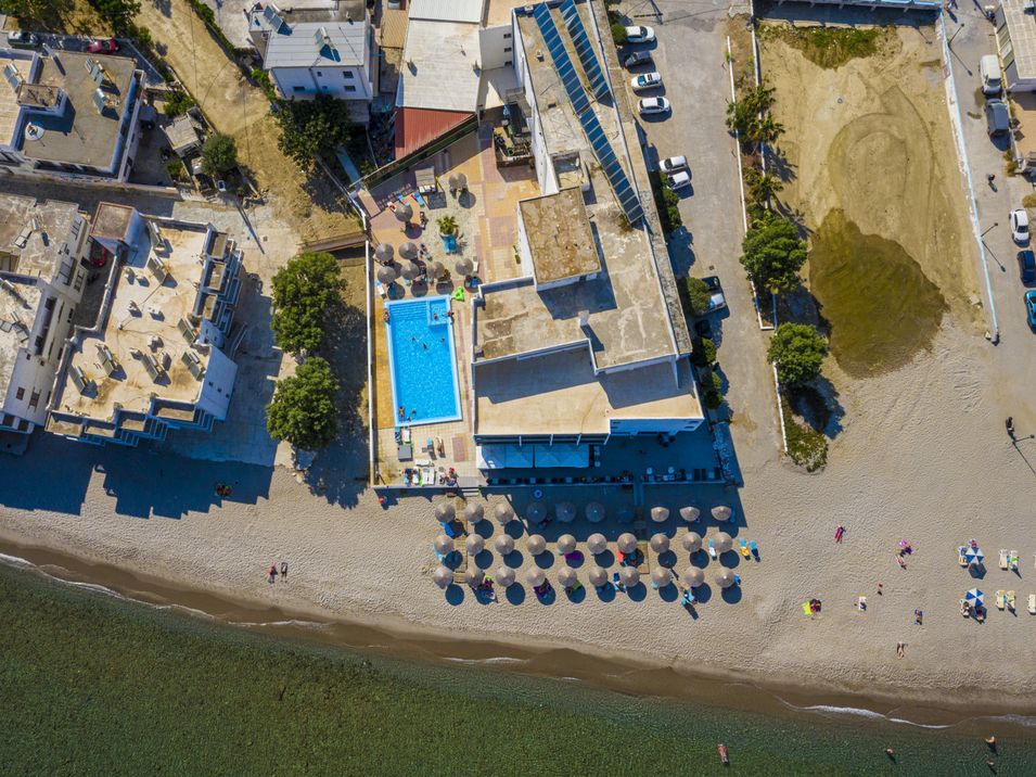 teren hotelu, basen, wakacjepl