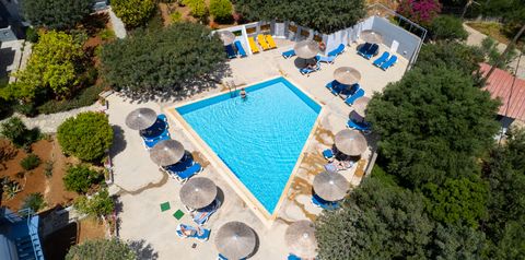 teren hotelu, basen, wakacjepl