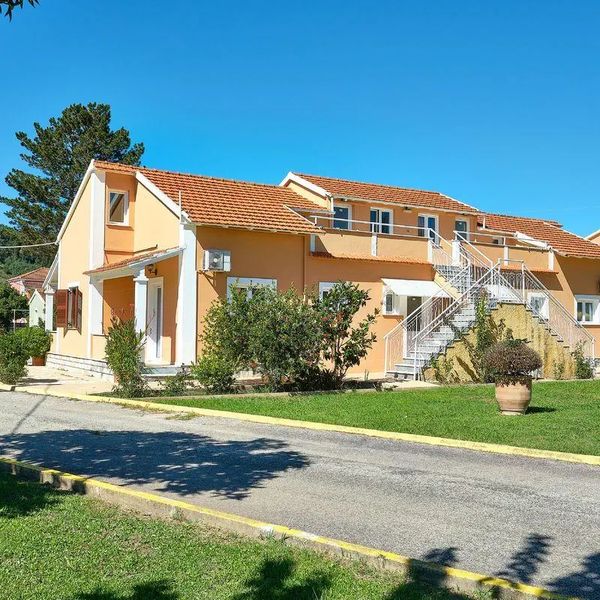 Yiannis Village
