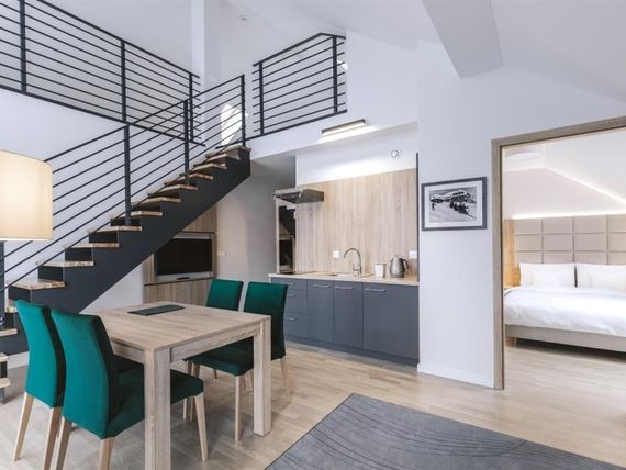 budynek główny, teren hotelu, pokój, apartament, kuchnia / aneks kuchenny