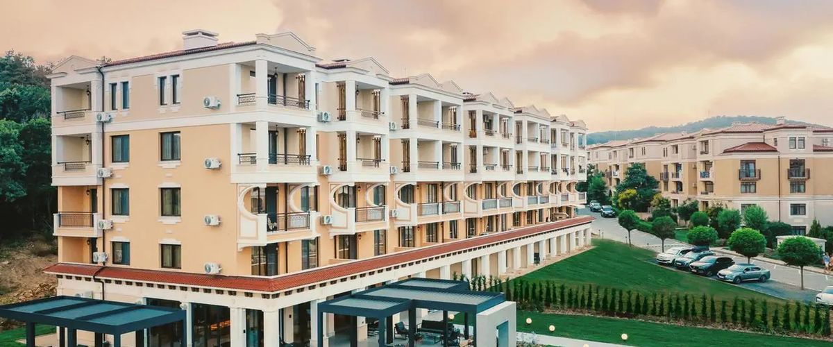 obiekt, teren hotelu