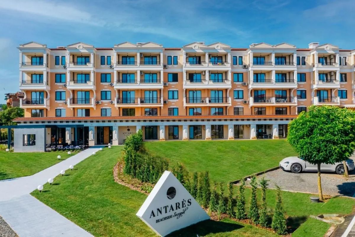 obiekt, teren hotelu