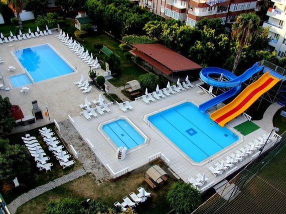 basen, teren hotelu