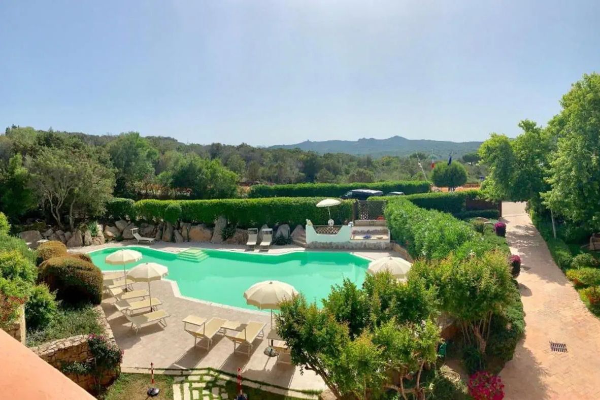 basen, teren hotelu, obiekt