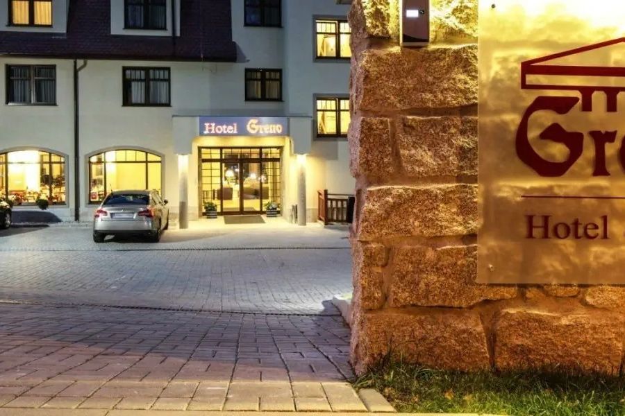 teren hotelu, budynek główny