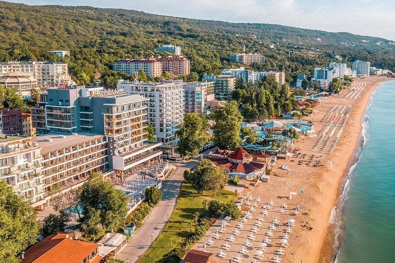 obiekt, teren hotelu