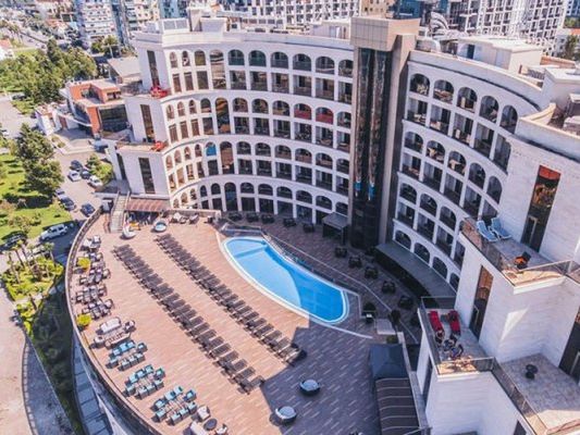 obiekt, teren hotelu
