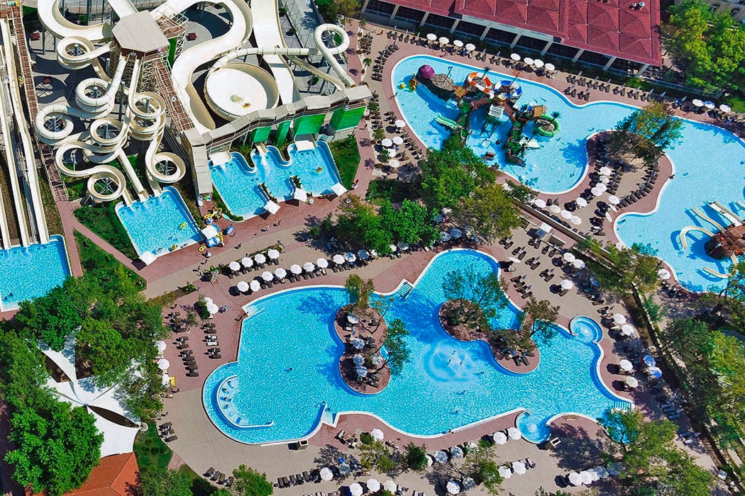 obiekt, teren hotelu, basen, aquapark, zjeżdżalnia