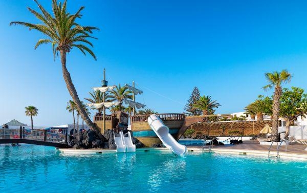 teren hotelu, basen, dla dzieci